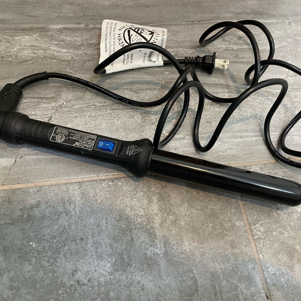 NuMe Black Curling Wand